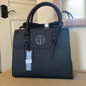 Beautiful nwt black bag luxury fashion